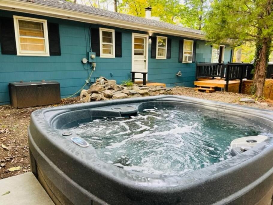 Mountain Lake Retreat - Hot Tub, Lake, Fire Pit, Wineries, Restaurant Harpers Ferry Exterior foto